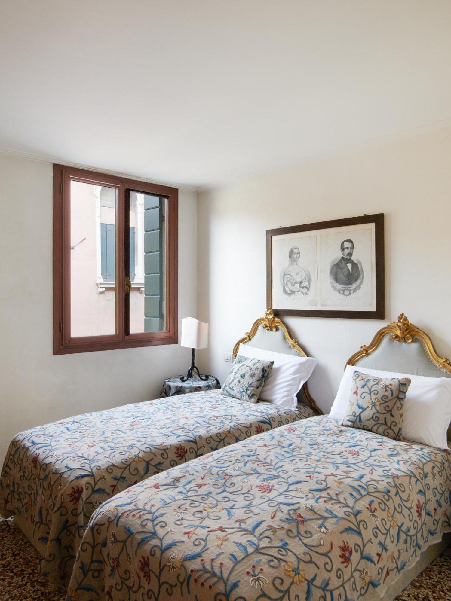 Palazzo Contarini Della Porta Di Ferro Aparthotel Venice Exterior photo